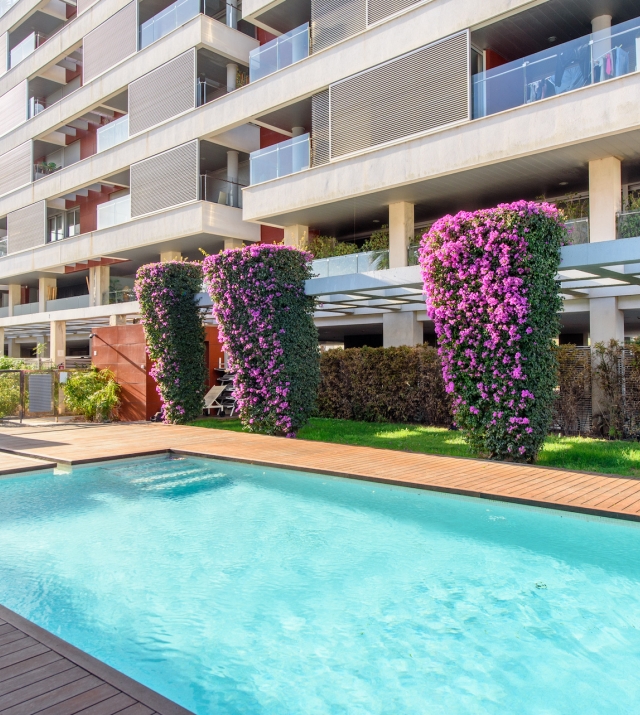 Resa Estates Ibiza te koop penthouse Marina botafoch for sale Ibiza community pool.jpg